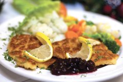 Huhner-Schnitzel-in-Parmesan-Kruste-by-Myrtle-Beach-food-trucks-Myrtle-Beach-SC-Copy